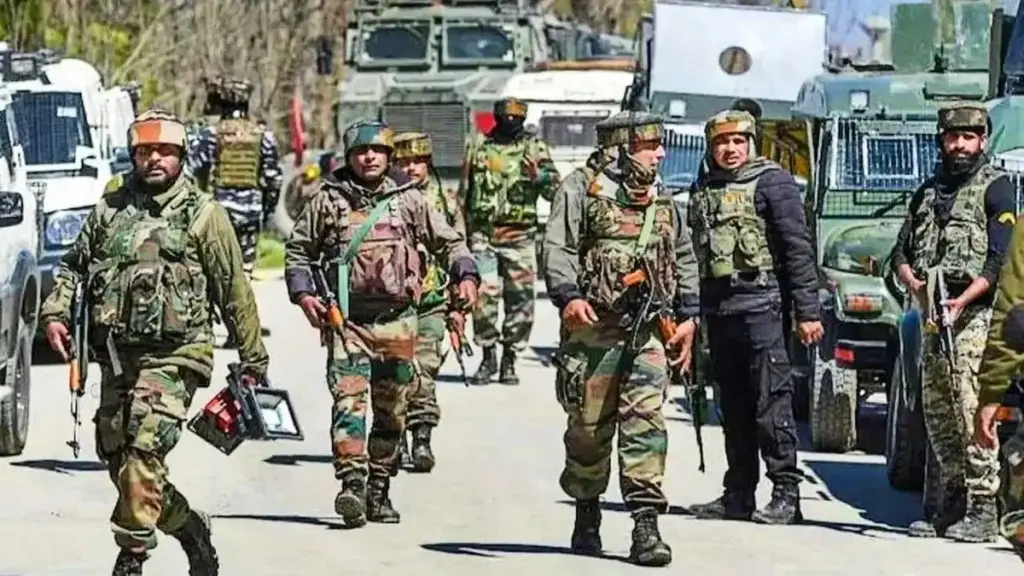 किश्तवाड़ में सुरक्षाबलों और आतंकियों के बीच भीषण मुठभेड़, जैश के 3-4 आतंकी घिरे
