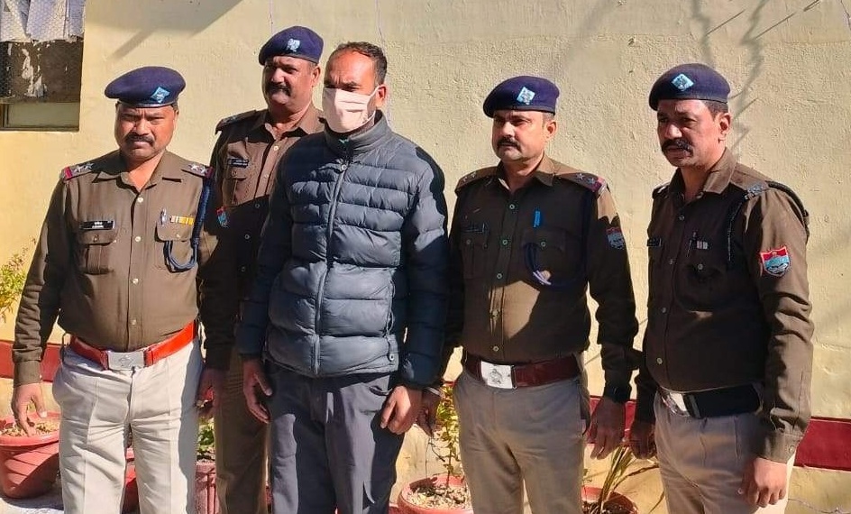 अल्मोड़ा: सल्ट में बरामद 161 जैलेटिन ट्यूबों का राज बेनकाब, चंपावत का ठेकेदार गिरफ्तार