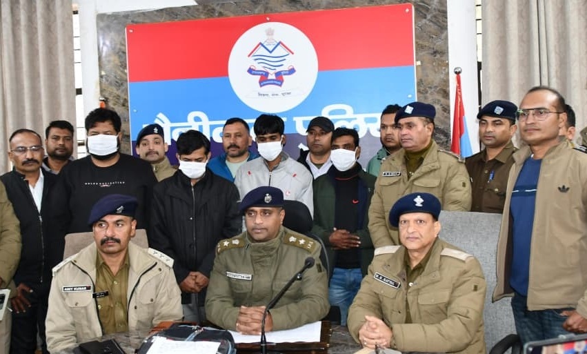 हल्द्वानी: राधिका ज्वेलर्स चोरी कांड का खुलासा…नेपाल बॉर्डर से चार शातिर चोर गिरफ्तार, 22 लाख से अधिक का माल बरामद