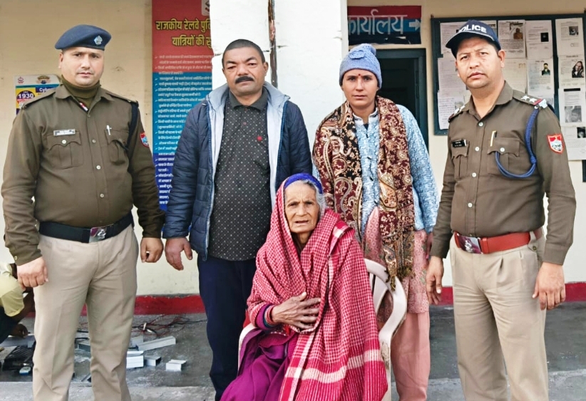 Haldwani: पहली रेल यात्रा बनी आफत…घबराए भाइयों से ट्रेन में छूटी 82 वर्षीय बीमार मां, बदायूं में सकुशल मिली