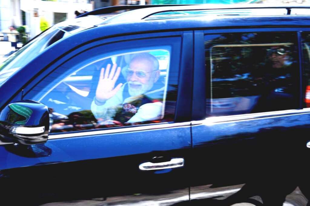 पीएम मोदी के स्वागत में उमड़ा उत्तराखंड, 12 किलोमीटर लंबी मानव श्रृंखला से हुआ भव्य अभिनंदन