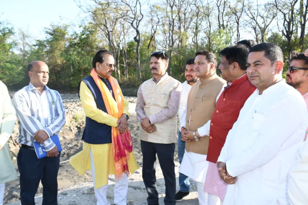 Haldwani: सांसद अजय भट्ट ने किया गौला पुल व एप्रोच रोड का औचक निरीक्षण, 25 जून तक कार्य पूरा करने के निर्देश