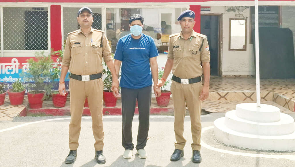 Haldwani: ऑपरेशन प्रहार के तहत पुलिस को बड़ी सफलता, हत्या के मामले में फरार 25 हजार का इनामी गिरफ्तार