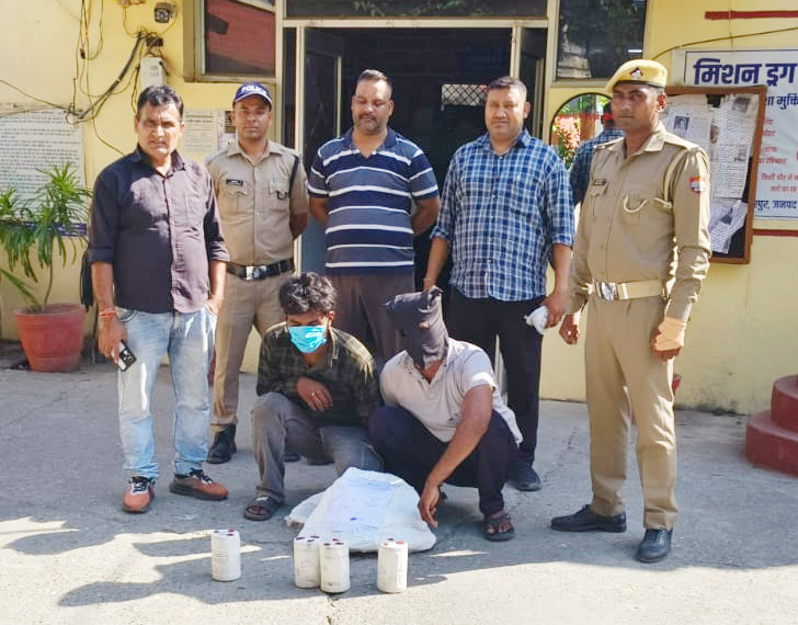 Uttarakhand: कार से 300 किलो प्रतिबंधित गौमांस बरामद, दो गिरफ्तार, फायरिंग करते हुए दो आरोपी फरार