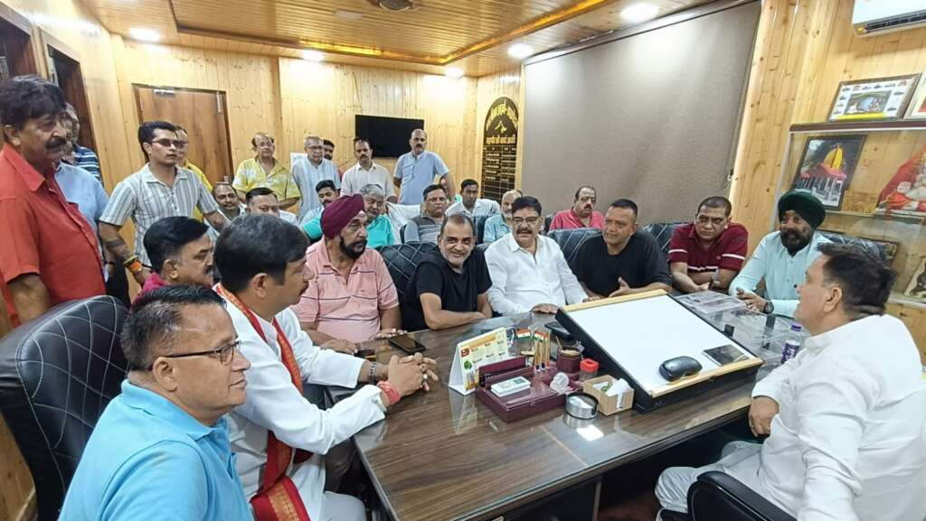 Haldwani: नगर निगम की दुकानों का किराया पांच गुना बढ़ाने का विरोध, व्यापारियों ने मेयर से की प्रस्ताव वापस लेने की मांग