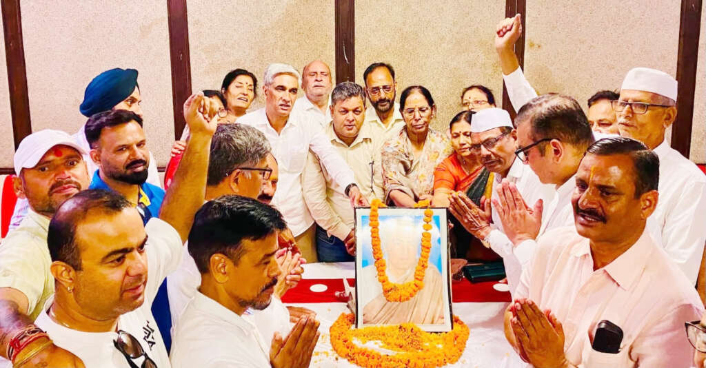 Haldwani: राजीव गांधी की जयंती पर कांग्रेसजनों ने अर्पित किए श्रद्धासुमन